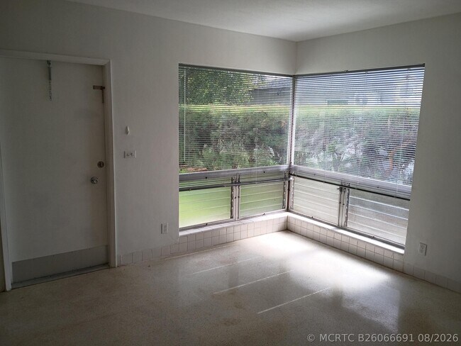 Foto del edificio - 2724 NE 32nd St