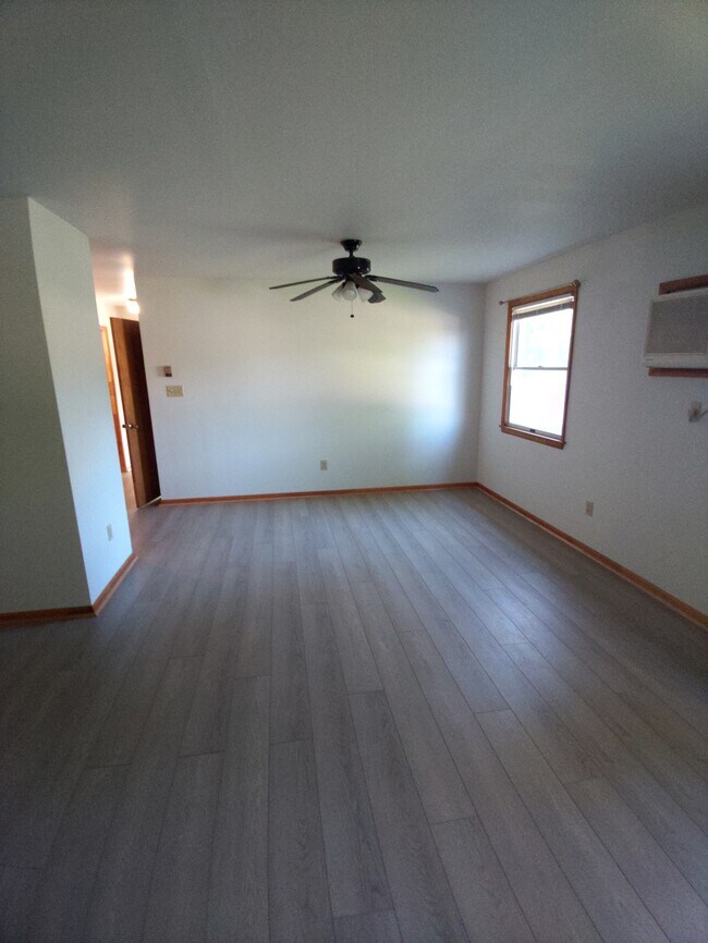 Foto del edificio - 131 Crystal Rd