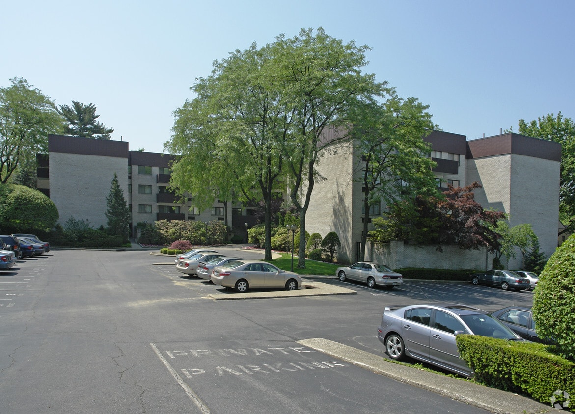Hampshire House Apartments in White Plains, NY