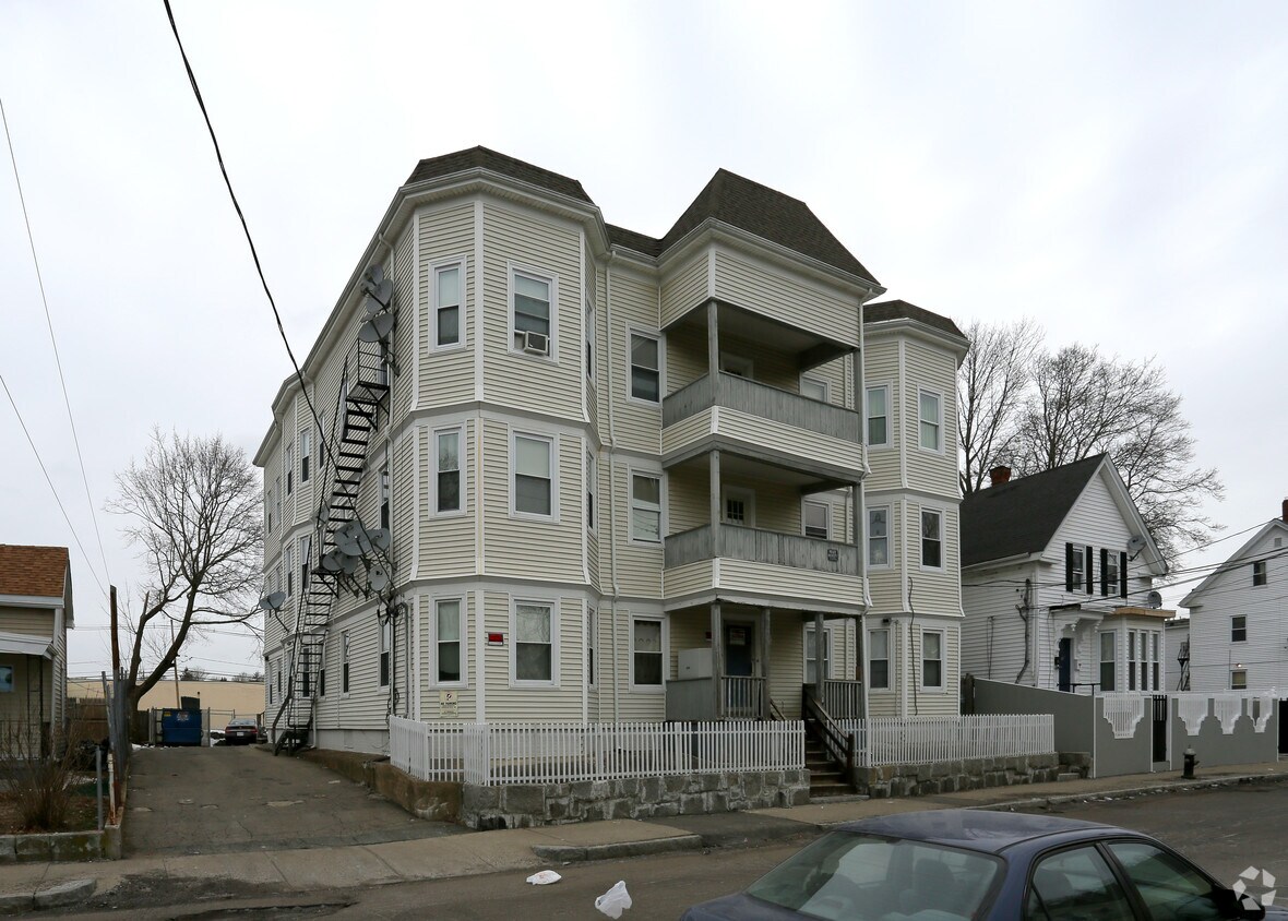 Primary Photo - 21 Highland St