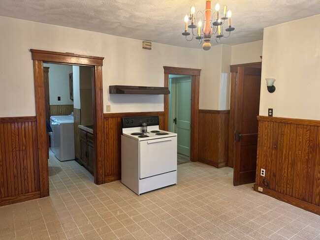 Building Photo - 49 Houghton St