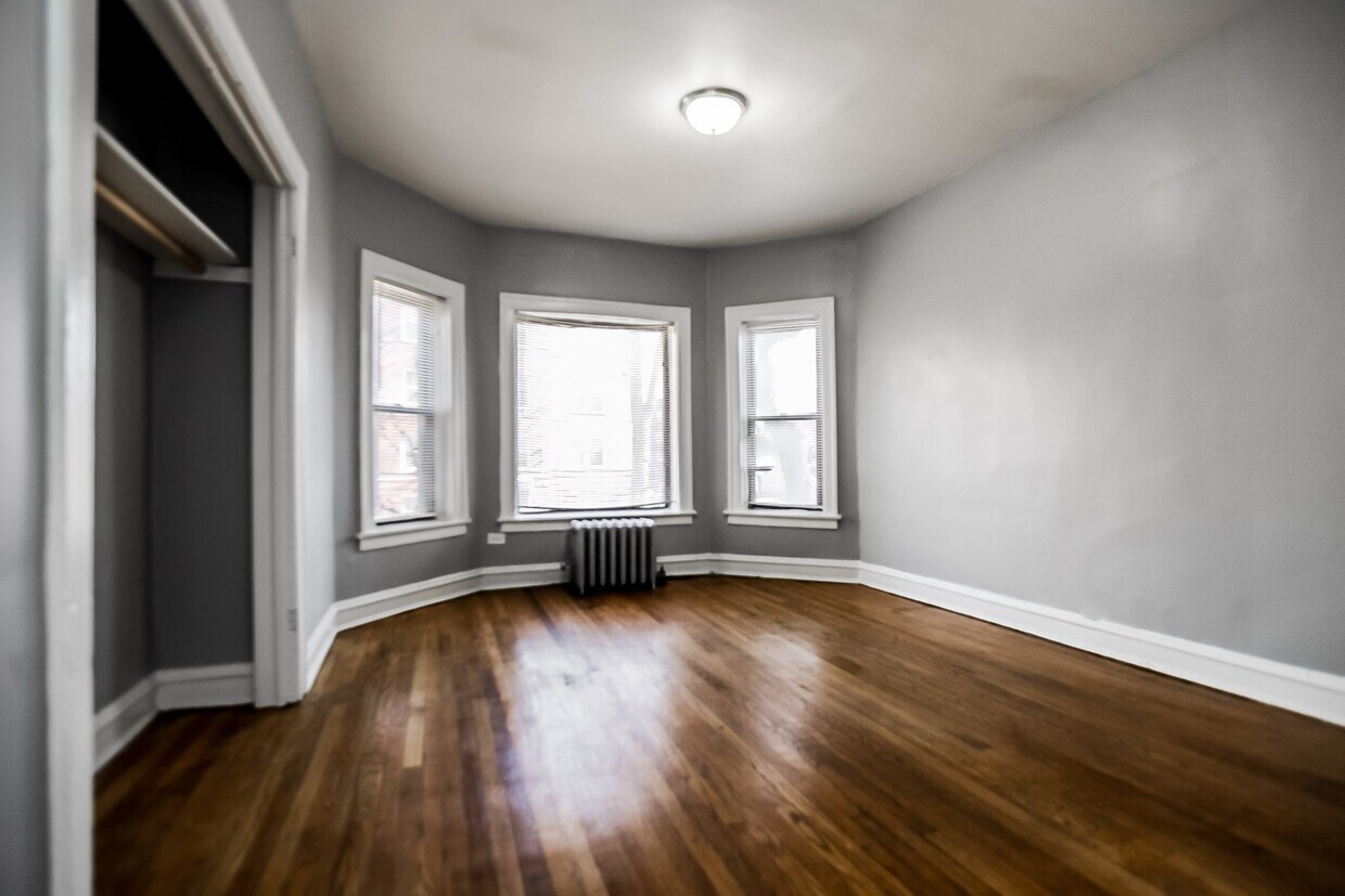 Foto principal - 8154 S Maryland Ave