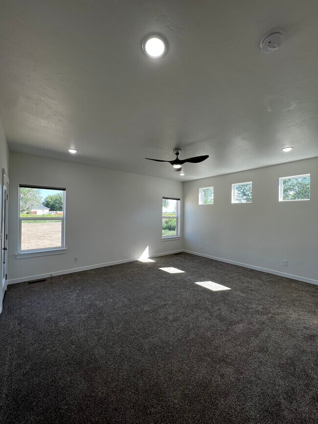 Primary bedroom - 5306 E Lewis Ln