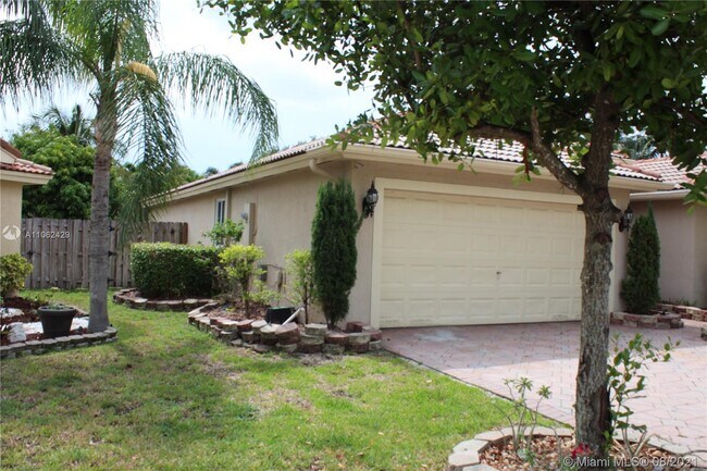 Building Photo - 4541 Little Palm Ln