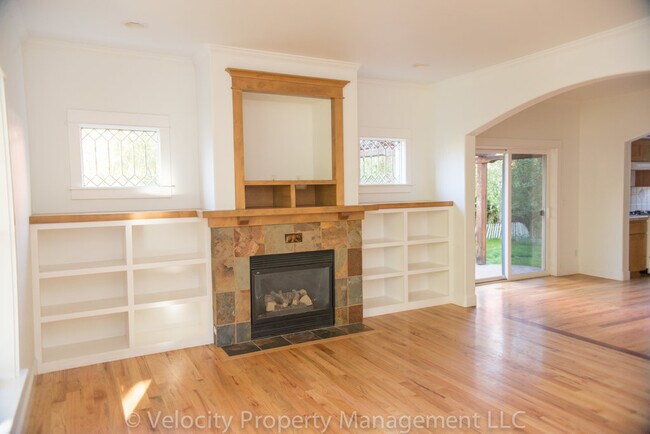 Building Photo - Urban Farm! Lovely 4 Bedroom Eastside Home.