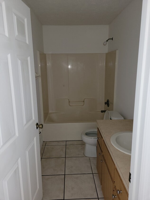 Bathroom - 706 NE 27th St