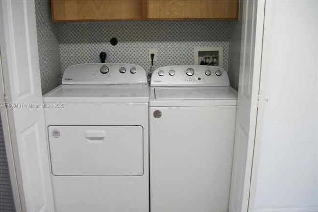 Foto del edificio - 9307 NW 121st St