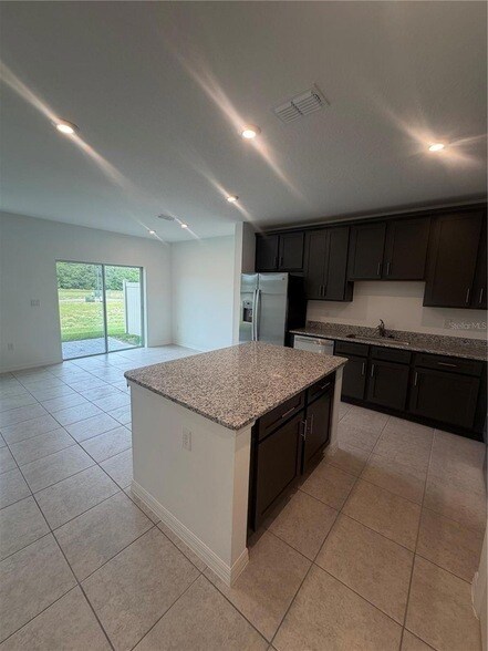 Building Photo - 1623 Fan Palm Dr