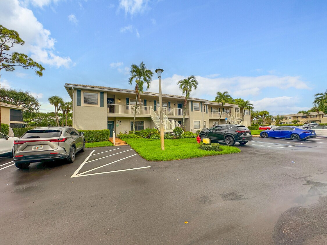 Foto principal - 50 Stratford Ln W