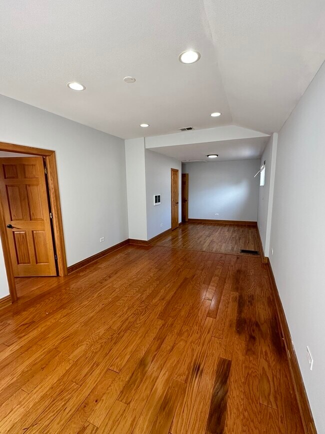 Foto del edificio - 5809 S Natchez Ave