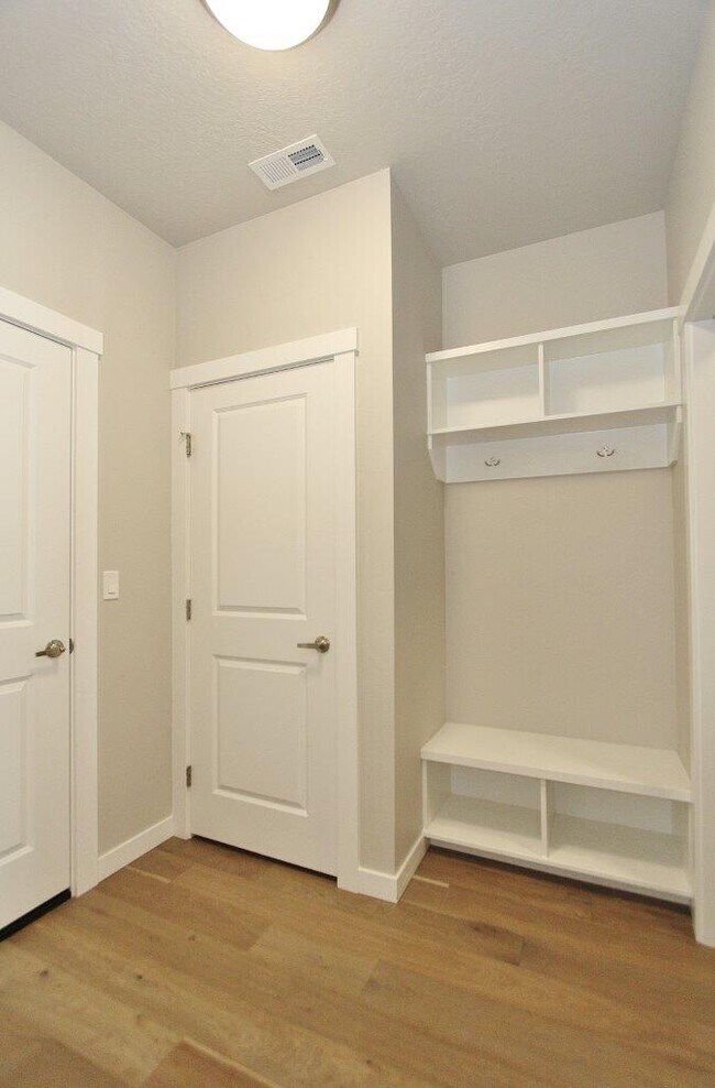 Foto del edificio - 2174 E Mendota Dr