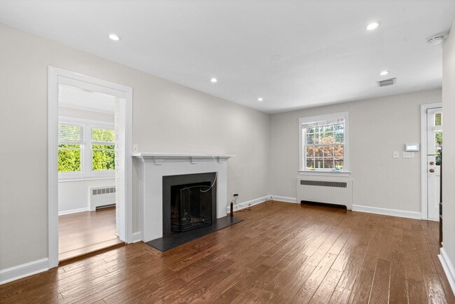 Building Photo - 3 Bed 3 Bath - Bethesda Colonial - Move-In...