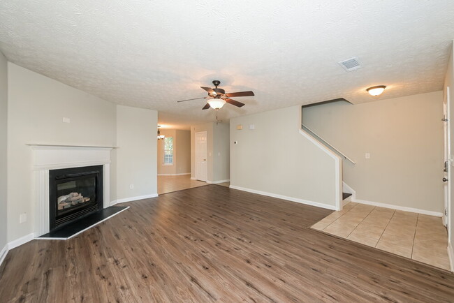 Building Photo - 86 Springbottom Dr SE