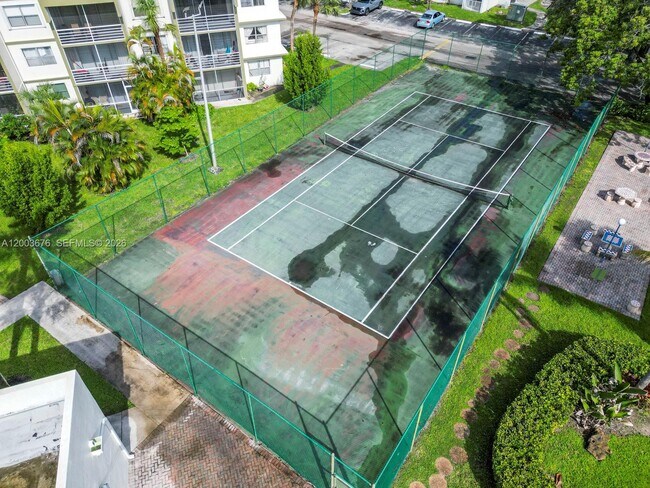 Foto del edificio - 4235 N University Dr