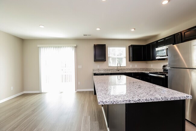 Building Photo - 4BR/2.5BA Brick home in Smyrna, TN!