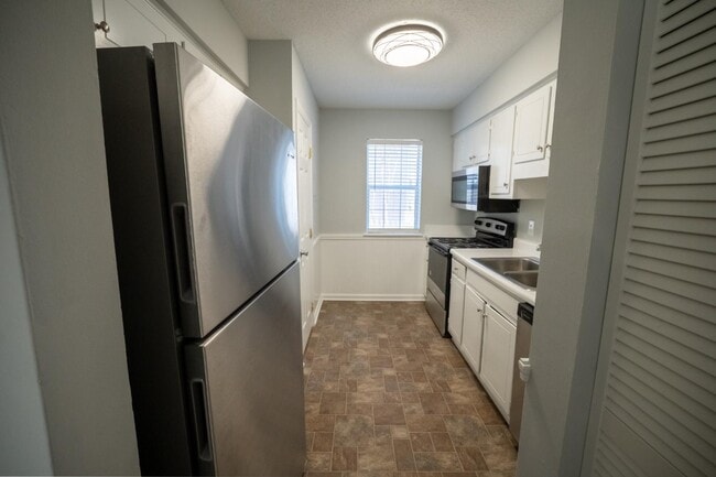 Building Photo - 944 Bonham Ave