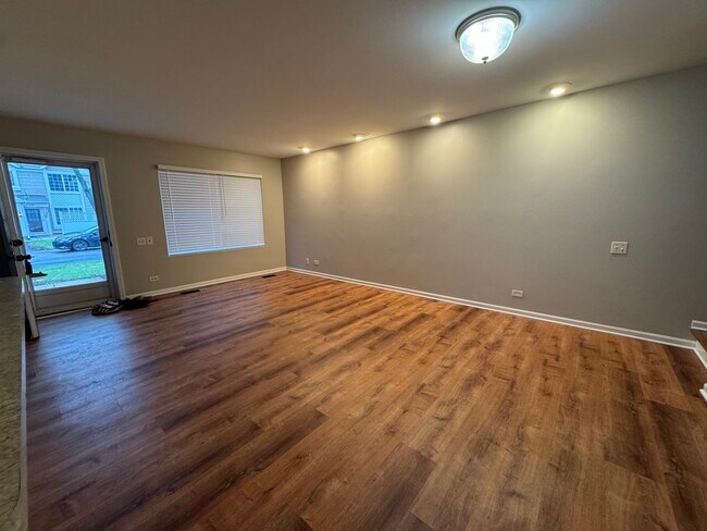 Building Photo - 407 Trenton Ct