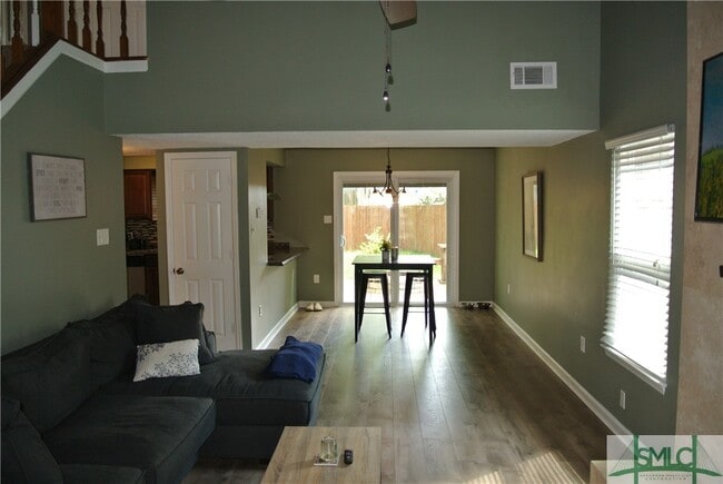 Building Photo - 138 Holland Park Cir