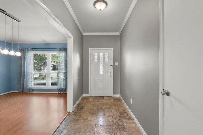Building Photo - 6936 Brentfield Dr