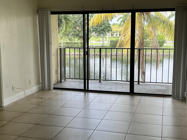 Building Photo - 1523 Lake Crystal Dr