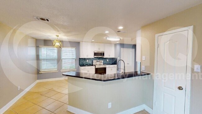 Building Photo - 612 Woodland Manor Dr