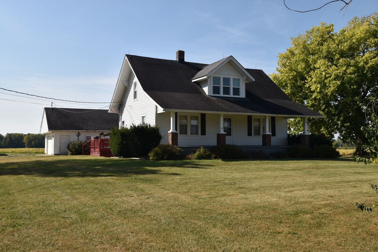 Primary Photo - 3 Bedroom Home in the Country