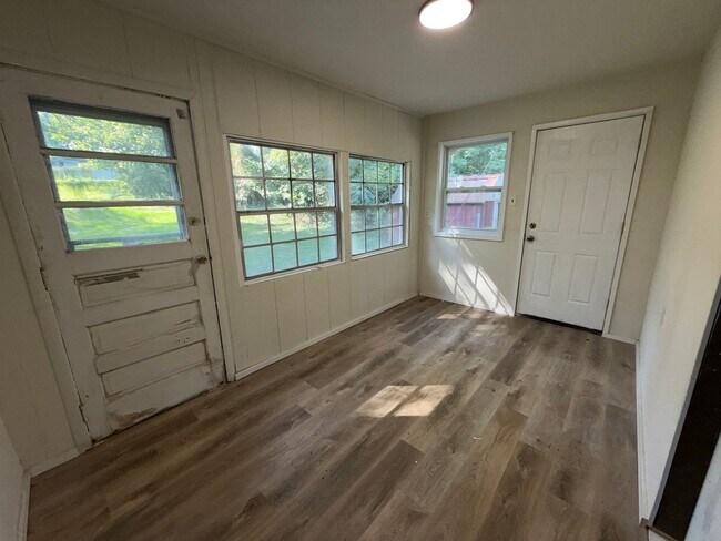 Foto del edificio - 13091 Lakeridge Dr