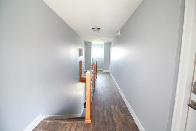 Building Photo - Recently updated 1 bedroom