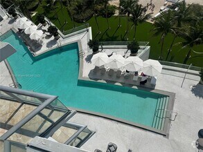 Building Photo - 17001 Collins Ave