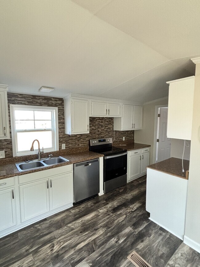 Foto del edificio - 828 Woodall Dairy Rd