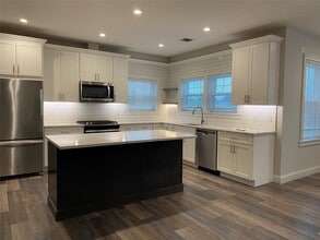 Building Photo - 840 Montauk Hwy