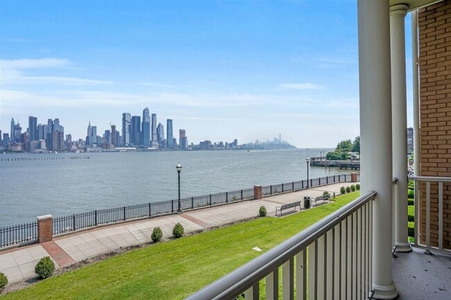 Building Photo - 13 Regency Pl