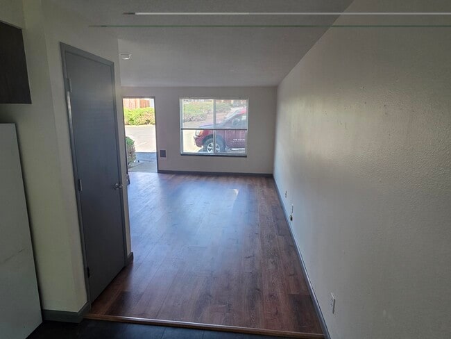 Building Photo - 121 NE Fern Pl