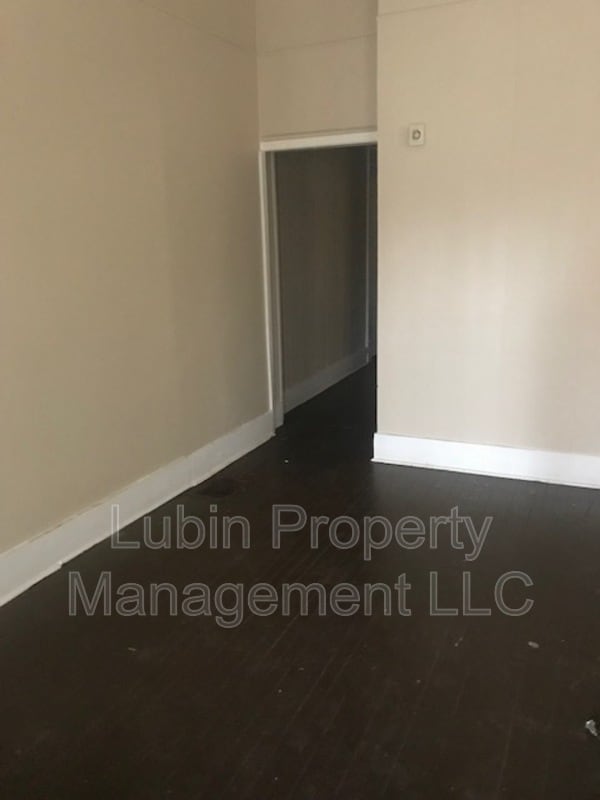 Building Photo - 669 N Willett St