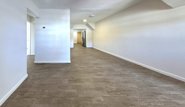 Building Photo - 2928 W Elrod Ave