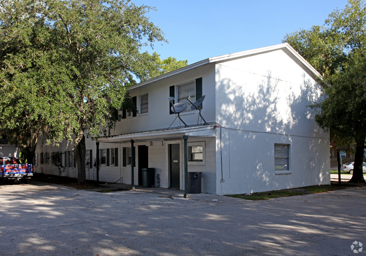 Primary Photo - Oak Tree Court Apartments