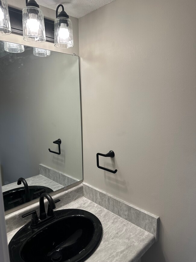 Foto del edificio - 939 Kingsbury Dr