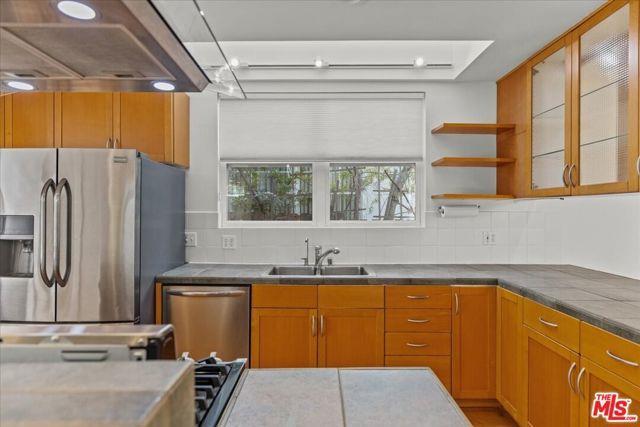 Building Photo - 653 N Swarthmore Ave