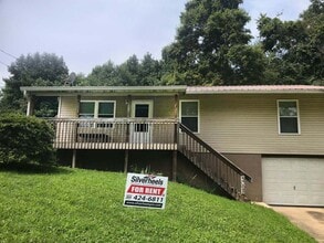 Building Photo - 3028 Meadowview Dr