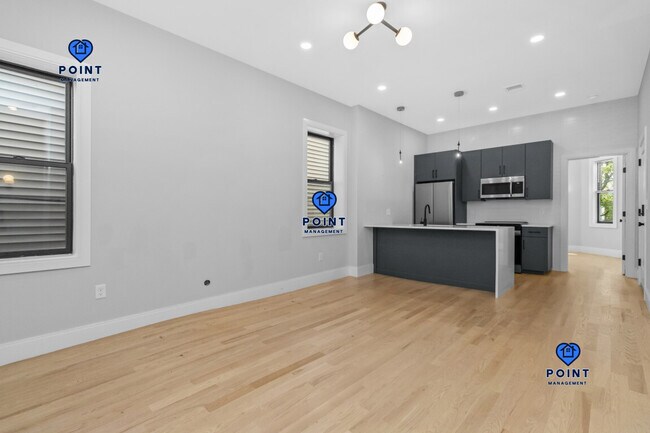 Building Photo - 516 Sumner St