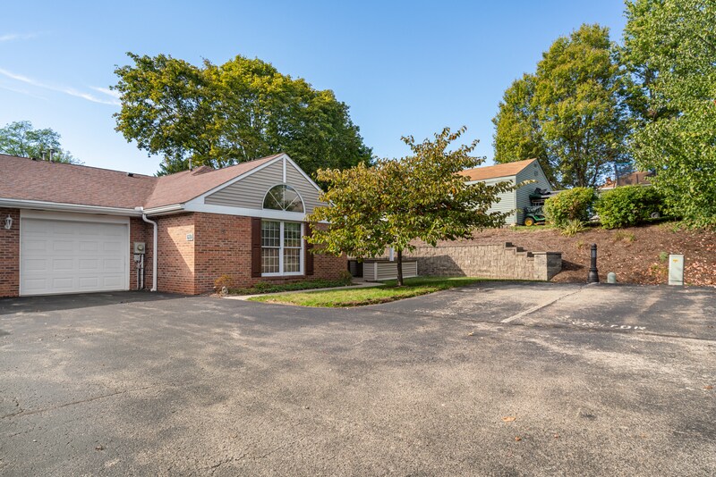 Foto principal - 702 Dehaven Ct
