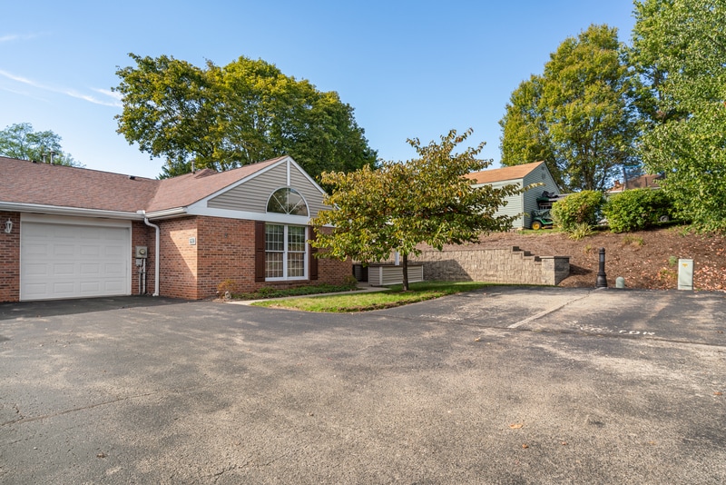 Primary Photo - 702 Dehaven Ct