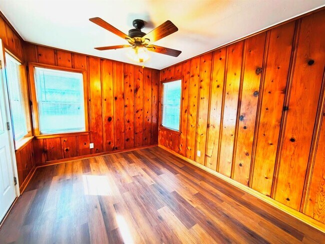 Building Photo - 9821 Woodwind Dr