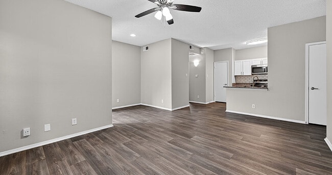 Building Photo - The Versailles Apartments