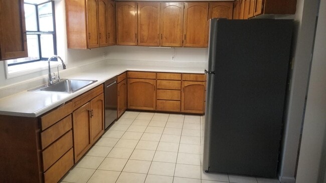 Building Photo - 120 Buena Vista Dr