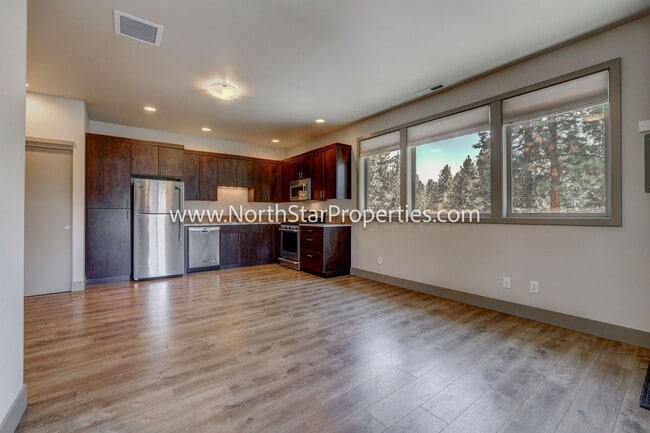 Building Photo - Stunning Studio Westside Bend Oregon