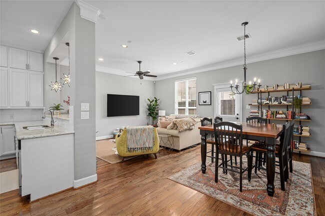 Foto del edificio - 911 W 19th St