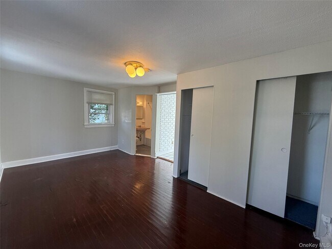 Foto del edificio - 1 Birchwood Ave