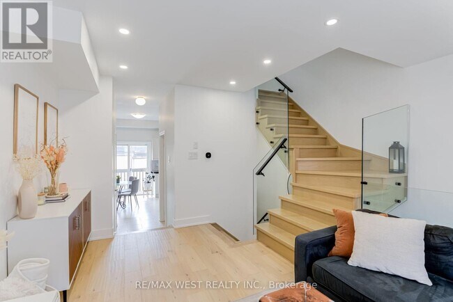Building Photo - 12 Grogan Mews