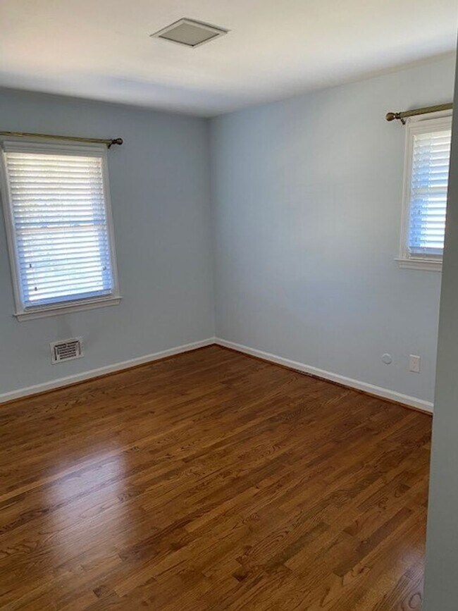 Building Photo - Beautiful home located in National Hills!